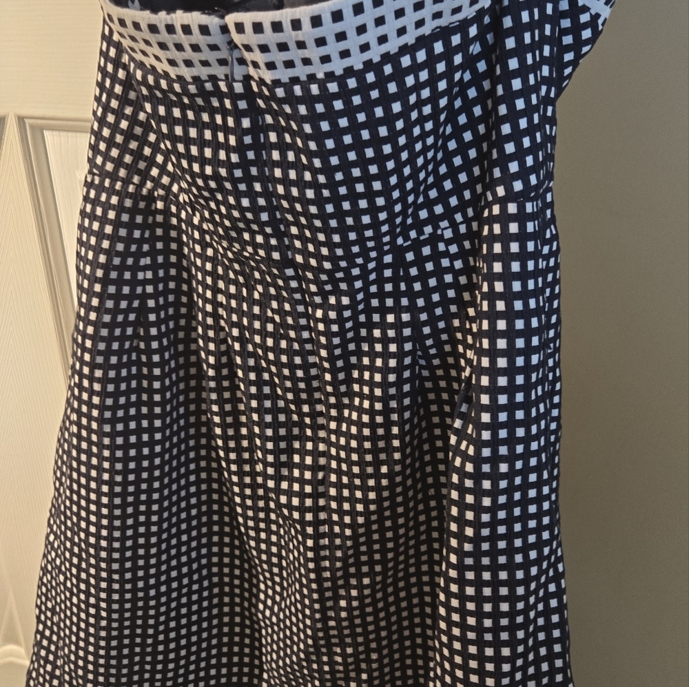 DRESSES - Picture 11 of 16